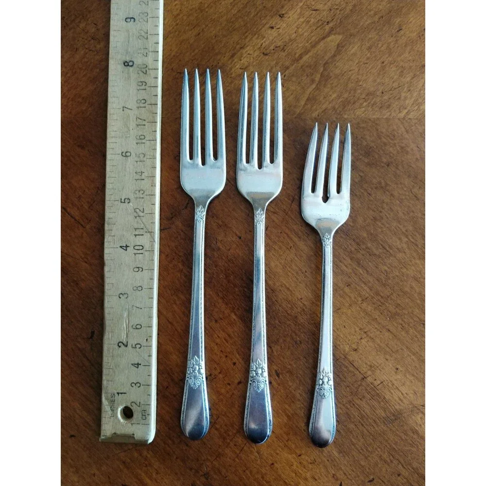 1847 Rogers Bro International Adoration Silverplate 2 Dinner 1 Salad Forks